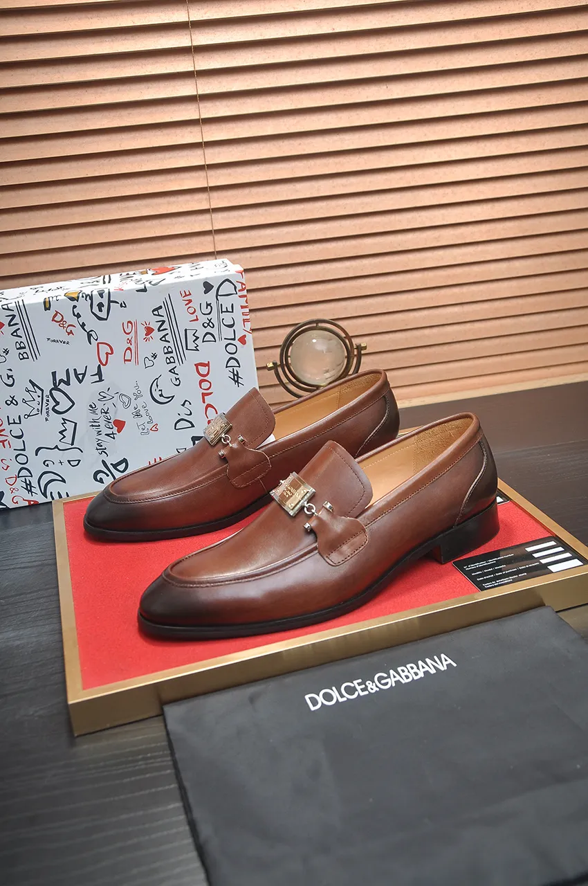 Men's men's shoes 💰500💶🌲 DG top 🔍🔍Men's new leather shoes 🚹 are on sale at the same time at the counter ⚠The uppers are imported cowhide from Italy, the entire imported cowhide lining, imported accessories 💪💪, completely 1⃣️ vs 1⃣️ replica 🇮 🇹💪💪, ⚠Sole: The original sole is specially provided by the original factory, the exclusive movable molded sole is super comfortable, ⚠The original factory follows the order, 🔍🔍high quality, you can enter and exit the counter at will, welcome to compare ⚠Size: 38-44 (45 customized)